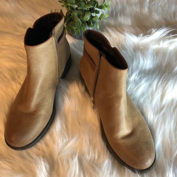 BareTraps Tan Ankle Boots - Picture 1 of 3